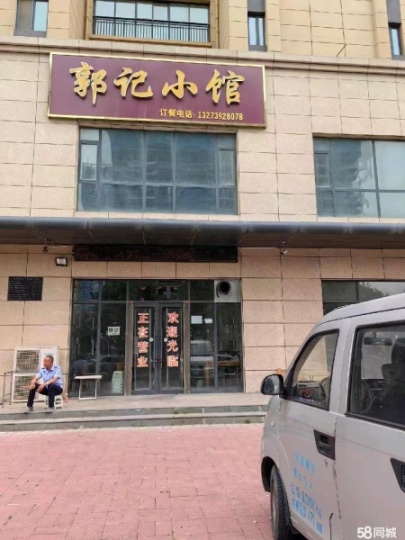 地理位置優(yōu)越，人流量大，有固定客源，本人家里有事，現(xiàn)在忍痛轉(zhuǎn)讓，無轉(zhuǎn)讓費(fèi)